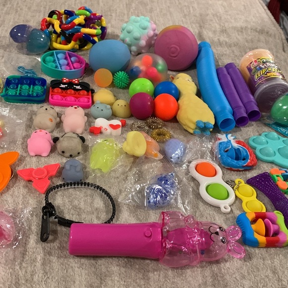 Fidgets - Picture 3 of 3